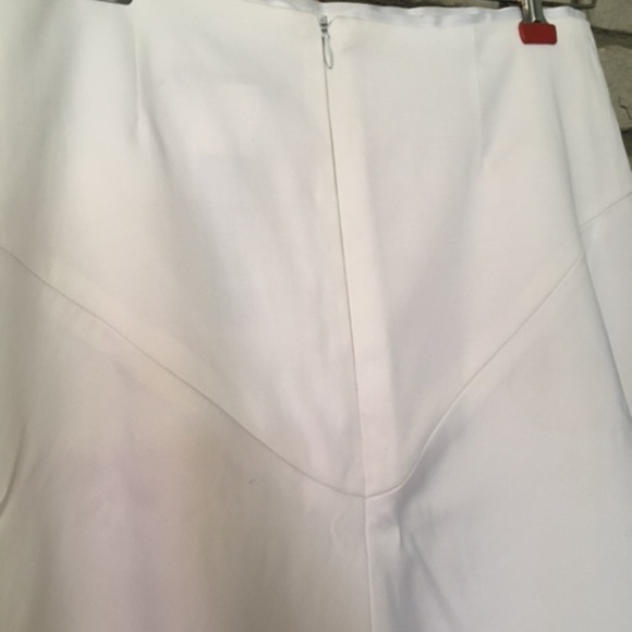 New! Zokai A-line Skirt, white with sateen detail, knee length. Full lining - Picture 2 of 8